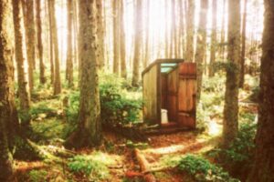 outhouse-compost-toilet-1